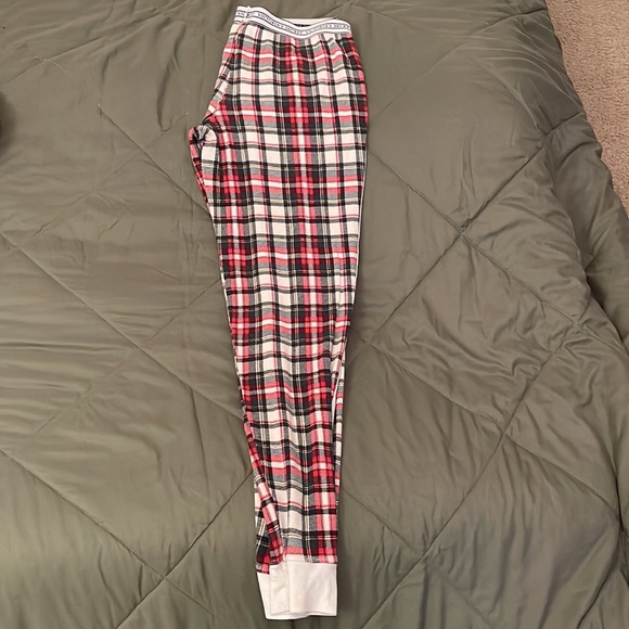 Victoria’s Secret Red Plaid Matching Set Pajamas Women’s Size Medium - Picture 6 of 9